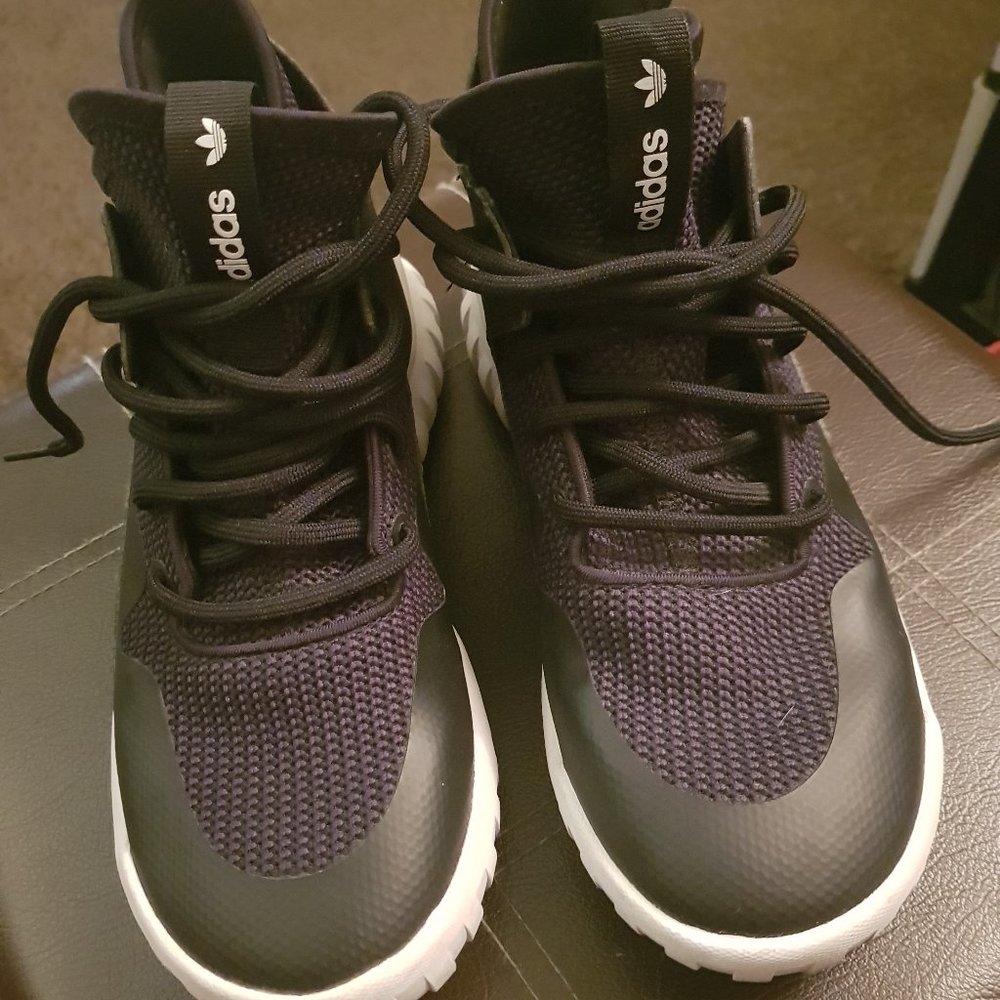 Adidas tennis shoe